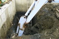 掘削作業（ラップルコンクリートの根切底まで）