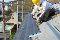 金属製屋根材の施工状況（２）エバールーフ（断熱材付き）