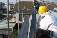 金属製屋根材の施工状況　（１）