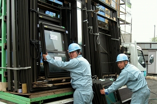 アルミサッシ搬入（静岡市駿河区　Ａ邸現場）