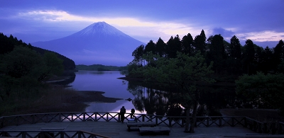 早朝　田貫湖より富士山を望む