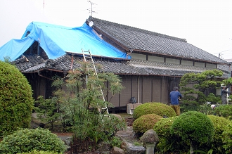 静岡市駿河区　Ｓ邸　『また雨が！　シート養生　急げ～！』