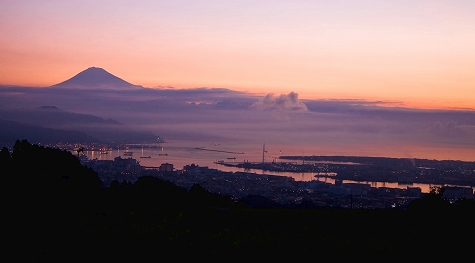 駿河の朝焼け　夏富士が見たくて！
