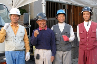 既設屋根の改修（野地板補強工事まで）施工メンバー