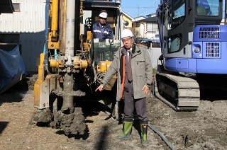 静岡市駿河区Ｓ邸　柱状改良工事　（杭打ち施工状況）