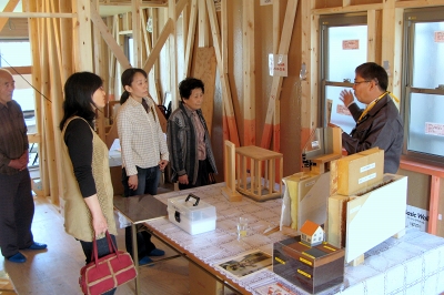 静岡県下一斉見学会　（株）寺田工務店　Ｓ邸にて構造見学会開催状況