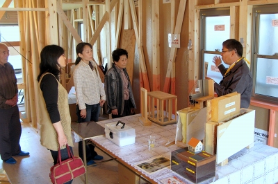 静岡県下一斉見学会　（株）寺田工務店　Ｓ邸にて構造見学会開催状況