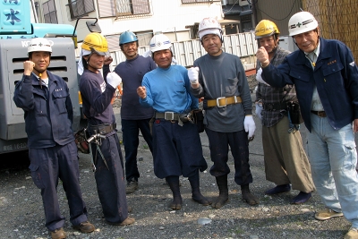 鉄骨建方作業メンバーこの意気込みで頑張ります