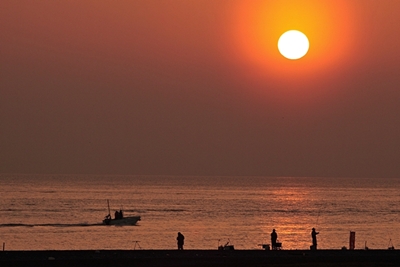 朝陽のパワーを感じます！　三保真崎海岸
