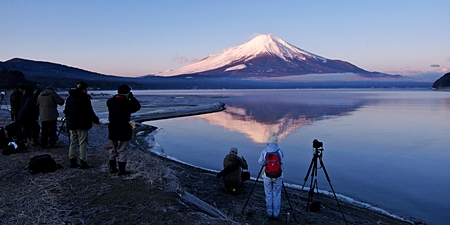 山中湖から赤富士を望む　気温－７度