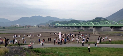花火大会後の河川敷大清掃!